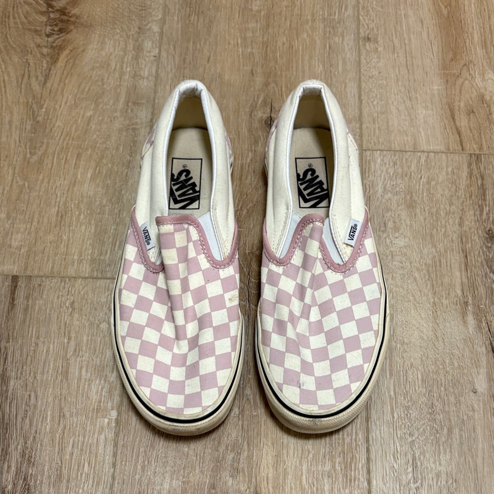 Women’s 9 Checkered pink and white Vans